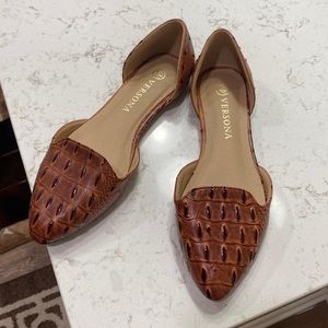 Versona Brown Alligator Flats